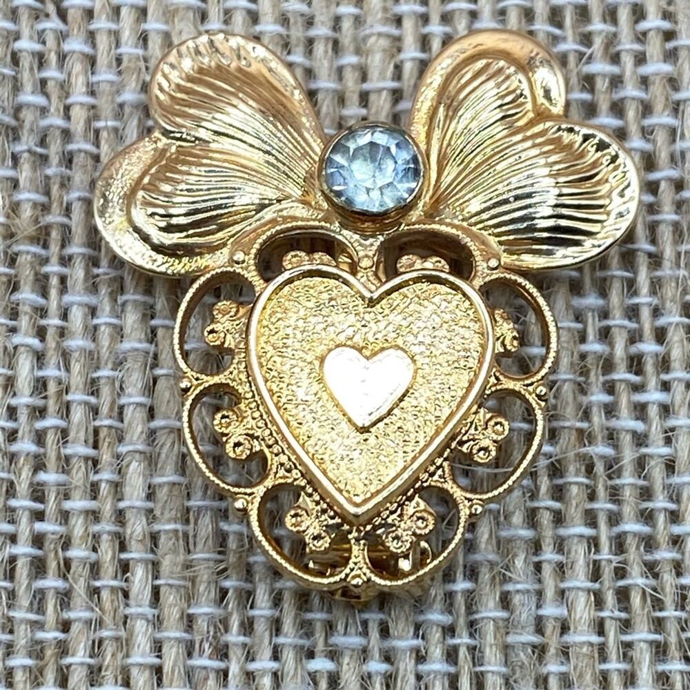 Heart brooch‎ gold tone w/bow & light blue accent stone - vintage, stamped Jane